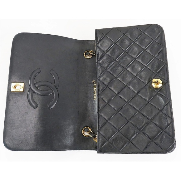 Chanel Black Quilted Shoulder Bag - Picture 7 of 11